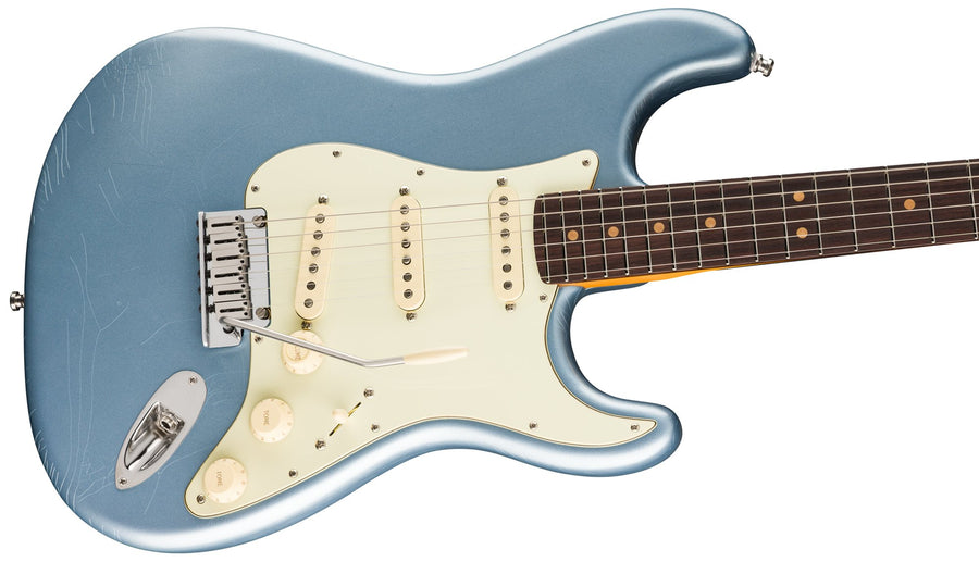 SELECT ALDER BODY WITH ULTRA CONTOURS AND HEIRLOOM NITROCELLULOSE LACQUER FINISH