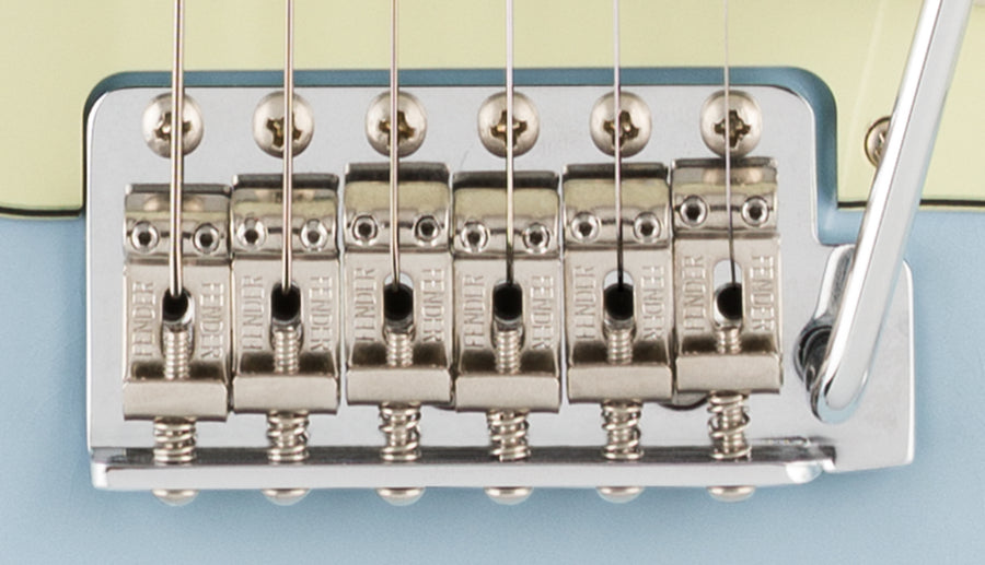 VINTAGE- STYLE SYNCHRONIZED TREMOLO WITH BENT STEEL SADDLES